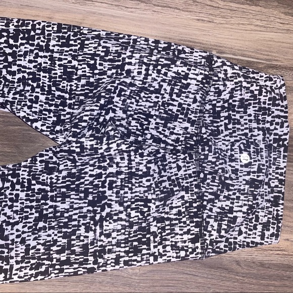 Lululemon align pant 25” black and white size 4 - Picture 5 of 9